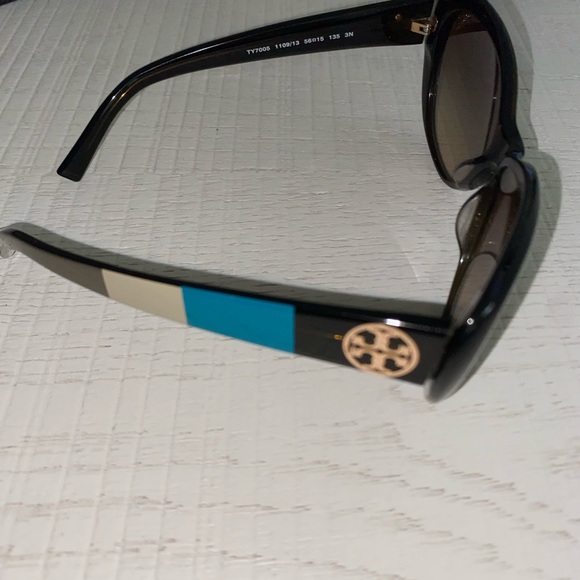 Tory Burch Cat Eye Sunglasses Blue and Cream Accent Stripe Design - Picture 6 of 6